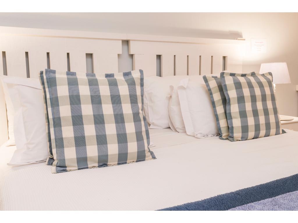Flamingo Rocks Bed & Breakfast Дърбан Екстериор снимка